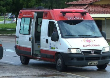 Acidente entre carro e moto deixa dois jovens feridos em Rondonópolis
