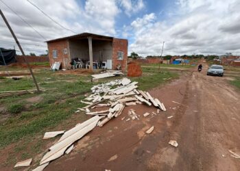 Altamirando 2 sofre com estragos após temporal; casas destruídas e equipe do CRAS mobilizada
