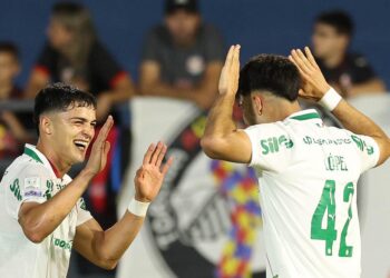 Palmeiras vence Bragantino fora de casa e chega a 10º vitória no Brasileirão