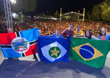 2ª Marcha para Jesus reúne milhares de pessoas em Rondonópolis com a presença de Fernandinho